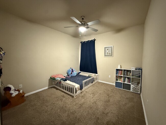 Building Photo - 805 Gallantry Ln
