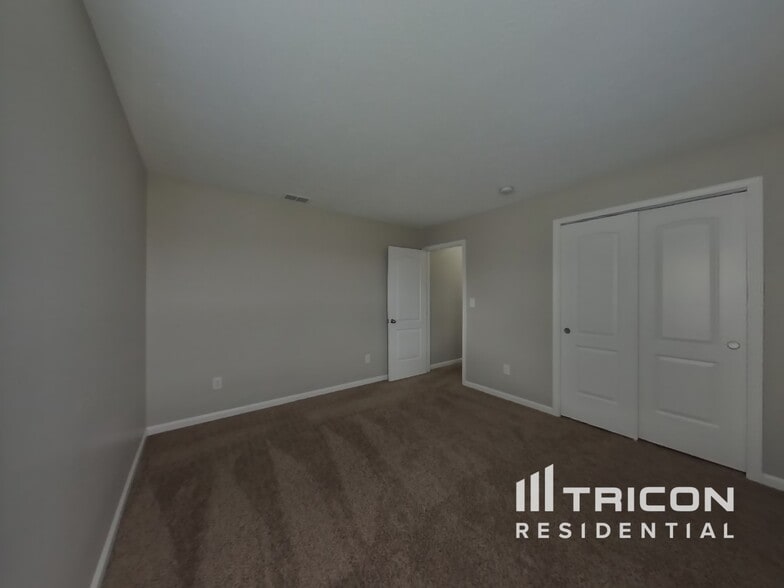 Building Photo - 1621 Bridgecreek Crossing