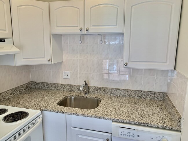 Building Photo - 10 Appian Way