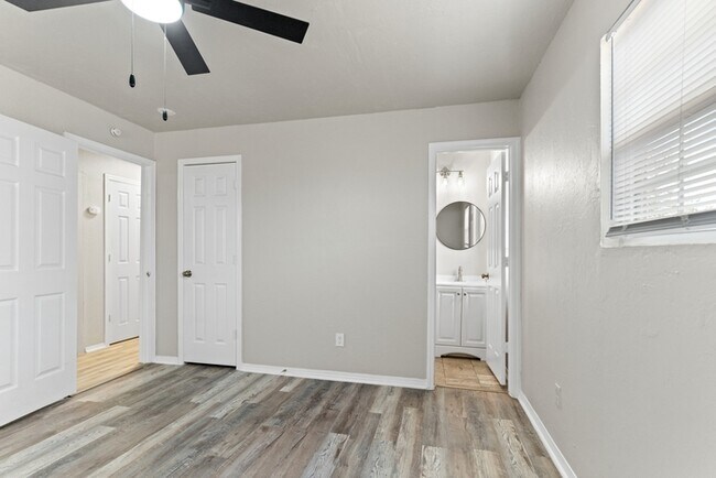 Building Photo - 1401 SW 64th St