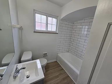 Building Photo - Renovated 2BD/1BA Apartment | Bexley Area | Hardwood Floors | Pets Welcome