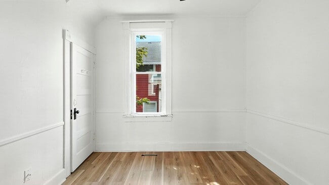 Building Photo - 3 bedroom home!