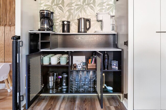 Building Photo - 1790 Wilshire Dr