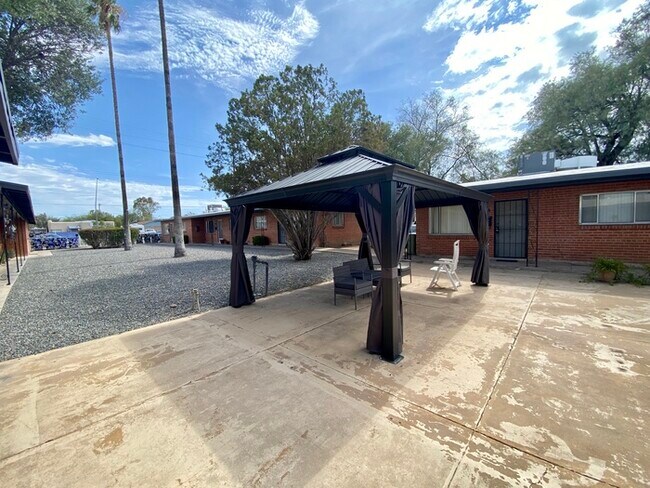Building Photo - Newly Renovated Spacious 1 Bedroom with Vi...