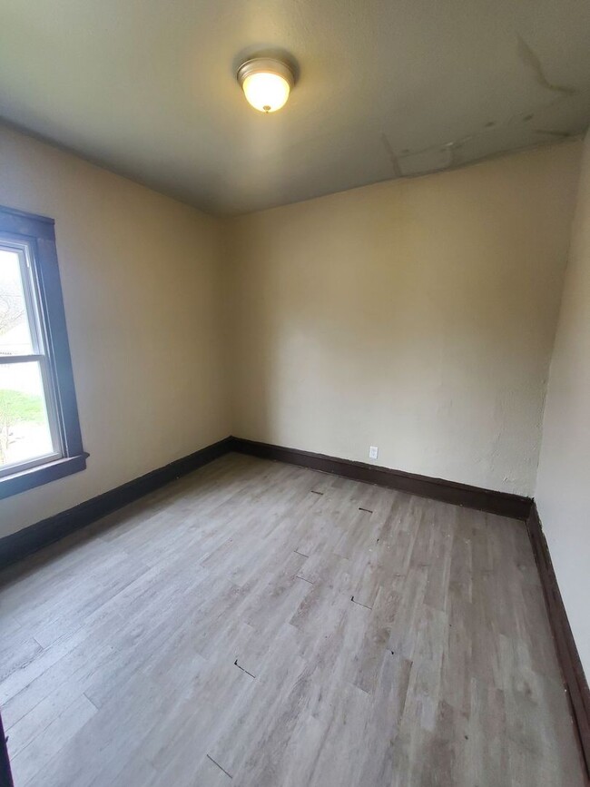 Building Photo - 2719 N 33rd St