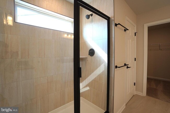 Building Photo - 612 America Dr