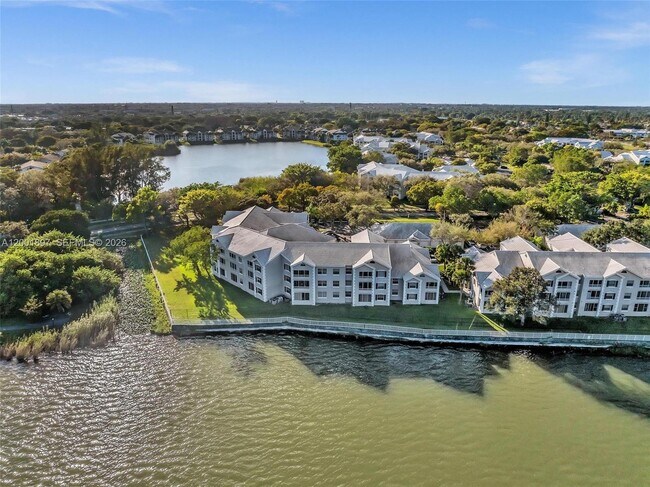 Building Photo - 2851 N Oakland Forest Dr