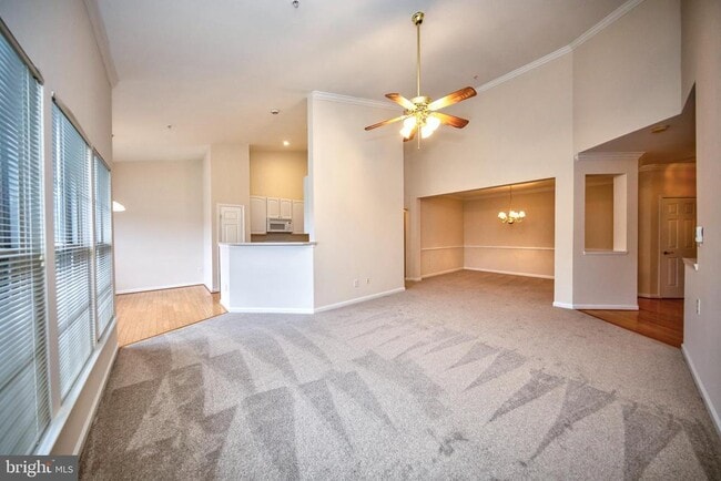 Building Photo - 712 Kings Path