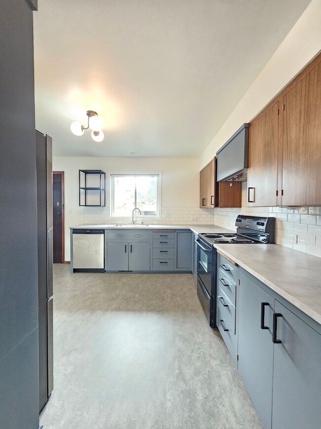 Building Photo - $2,300 - 3 Bed / 2 Bath Rancher Home in Perry District