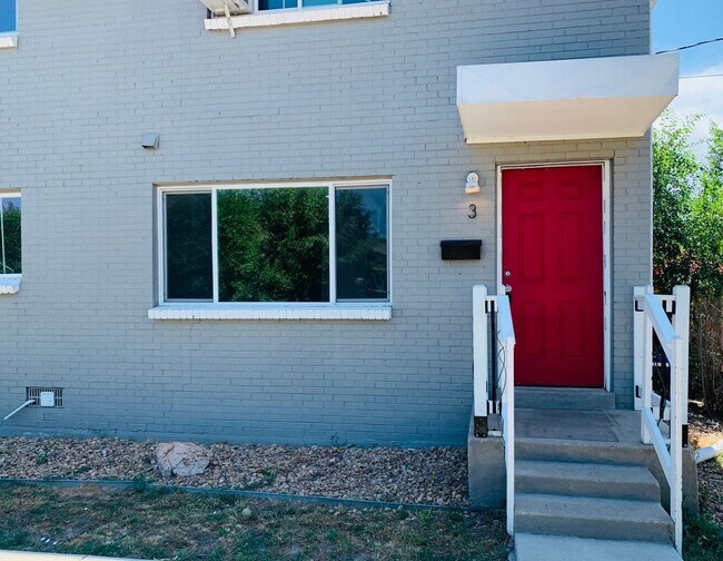 Building Photo - Updated 2 Bedroom 1.5 Bath in Westminster