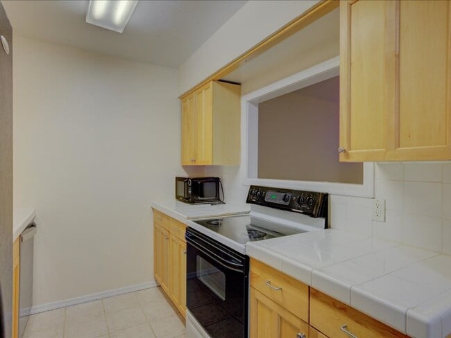 Building Photo - Charming 2-Bedroom, 2-Bath Home with Community Pool