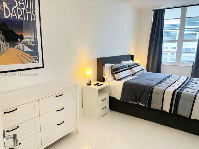 Building Photo - 100 Lincoln Rd