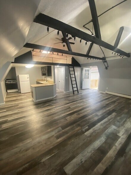 Building Photo - 2667 Wehrle Dr