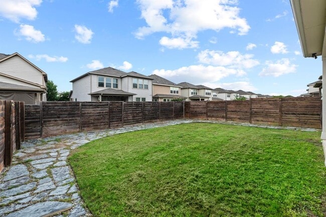 Building Photo - 14011 Hedera Dr