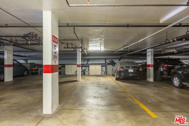 Building Photo - 1351 N Crescent Heights Blvd