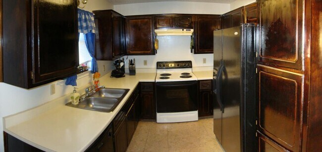 Building Photo - 360 Virtual Tour Available