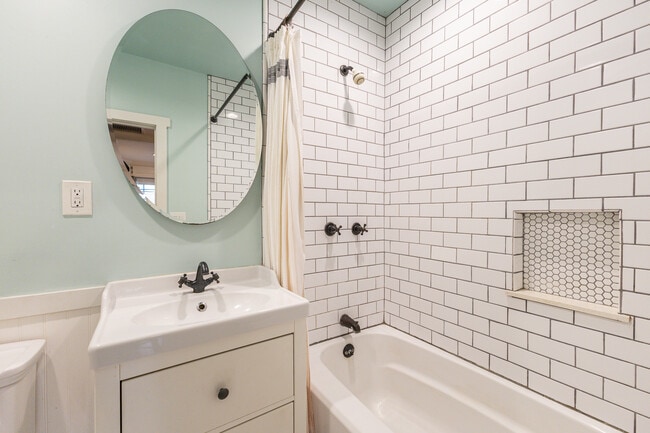 Building Photo - 3418 Greensward Rd