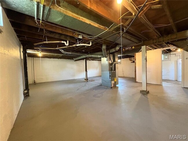 Building Photo - 615 Horn St