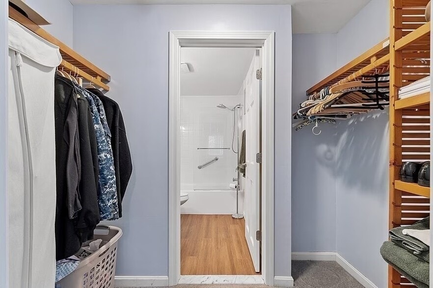 Building Photo - 68 E Bluff Rd