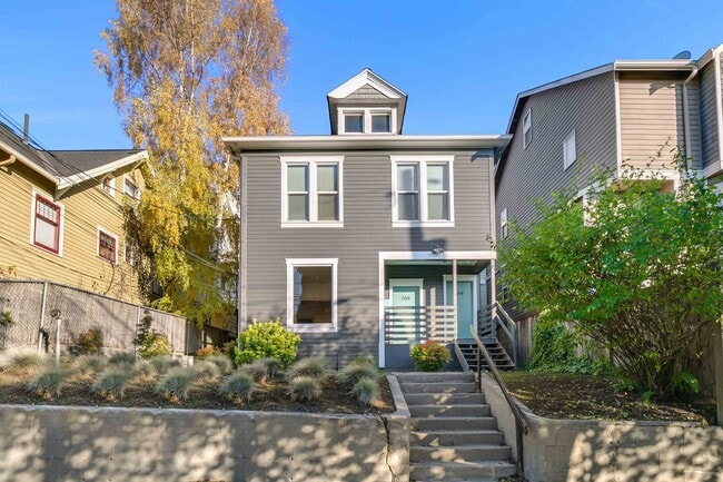 Building Photo - Top-Floor 3bed/1bath Duplex Unit in Cherry Hill!