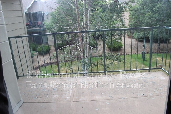 Building Photo - 3200 S Litzler Dr