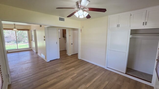 Building Photo - 2 Bed 1 Bath House By Michigan Park Available Now!