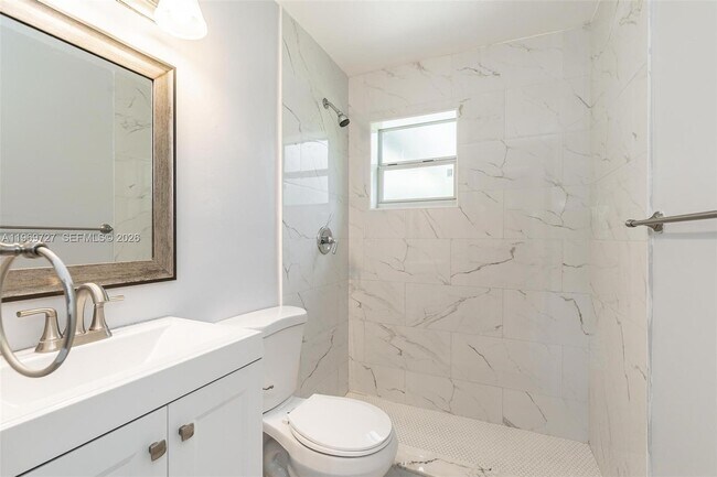 Building Photo - 5615 Simms St