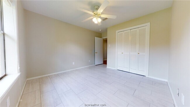 Building Photo - 1003 Val Verde Dr