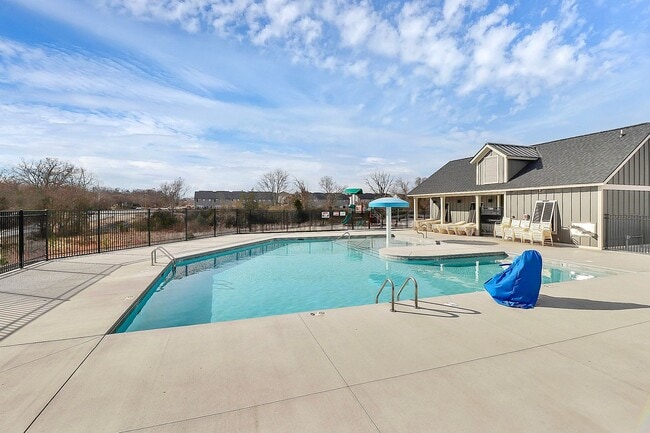 Building Photo - Beautiful three bedroom townhome