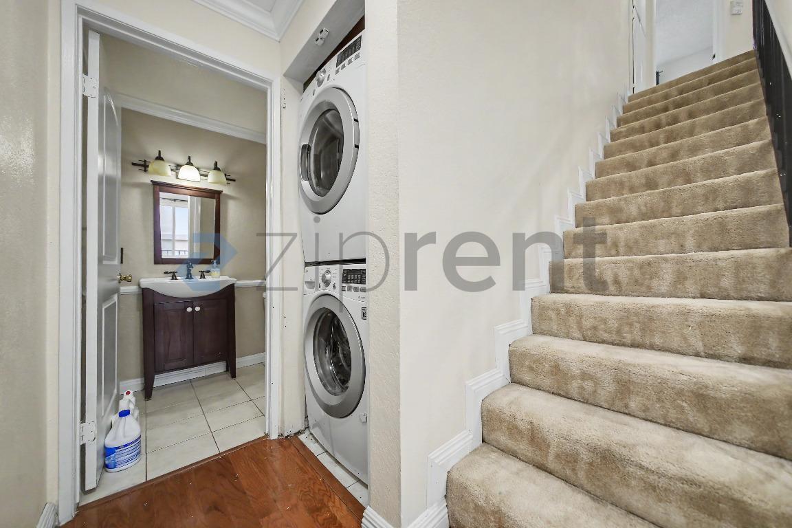 Building Photo - Unit 110