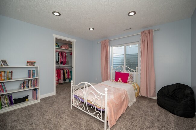 Building Photo - 4112 E Gazelle Run