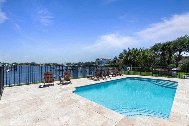 Building Photo - 316 N Lake Dr