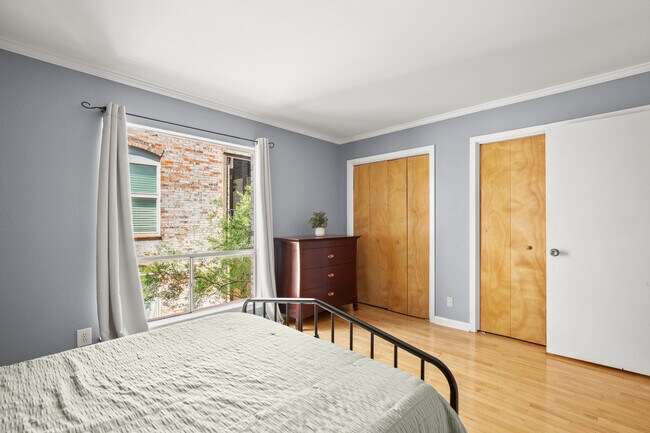 Building Photo - 6501 E Hill Dr