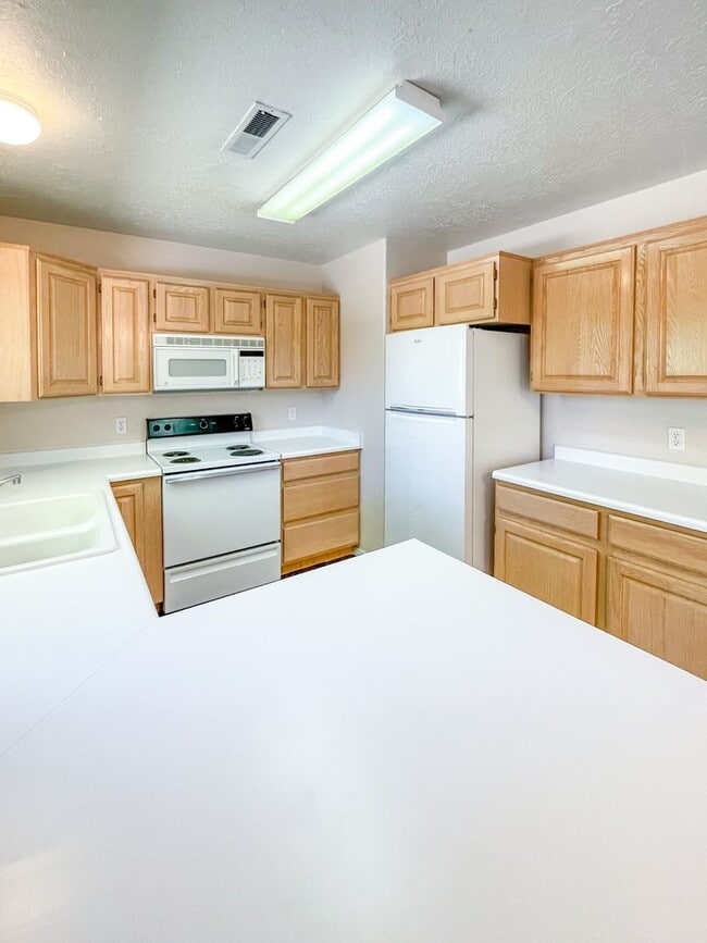 Building Photo - Charming 2 Bedroom Home in Prime Location Near Schools & Shopping