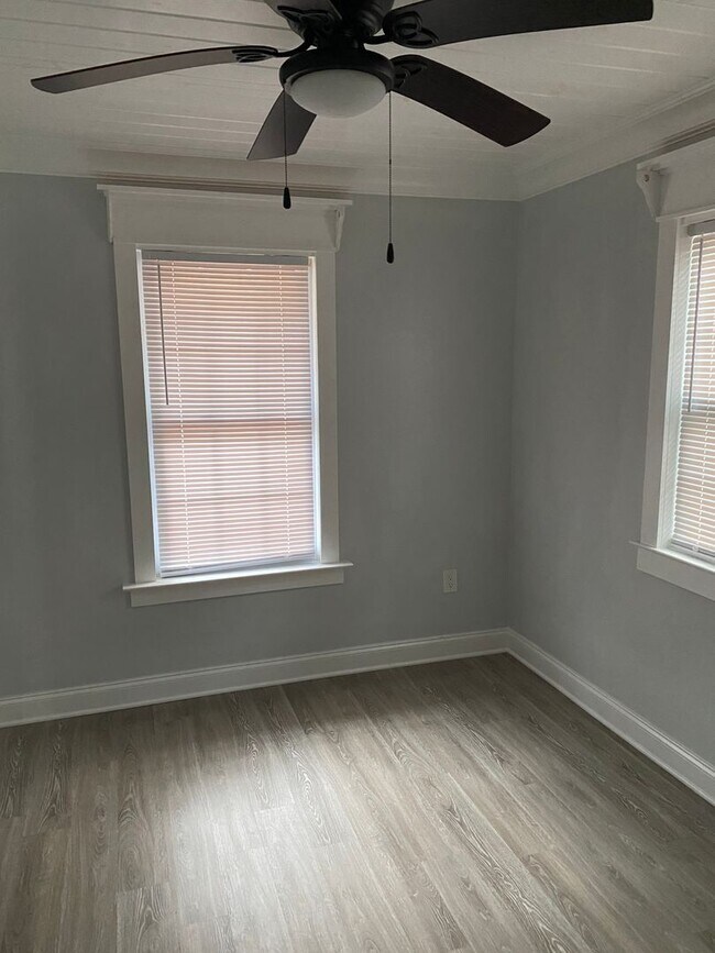 Building Photo - Beautifully renovated home!