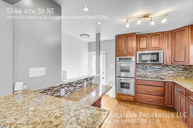 Building Photo - 5544 4th St NE