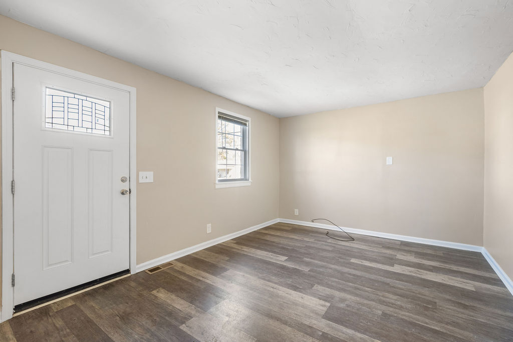 living area unit B - 335 Grace St