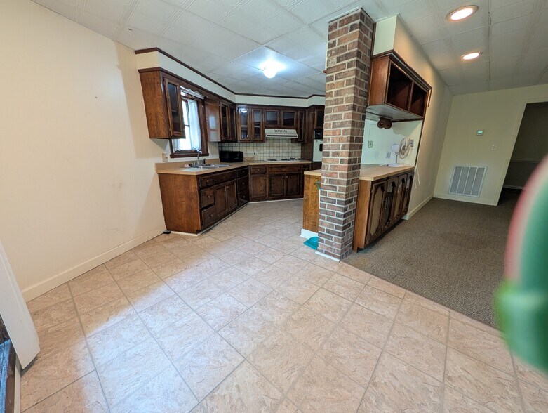 Building Photo - 1118 Longview Dr