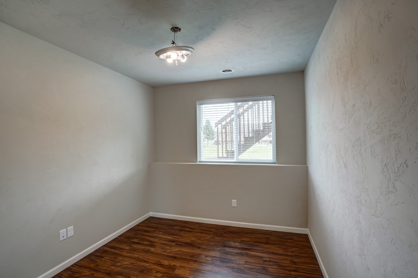 Bedroom - 826 Thompson Dr