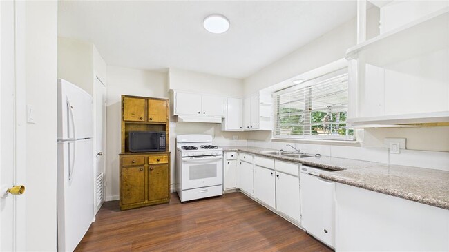 Building Photo - 2318 Reinerman St