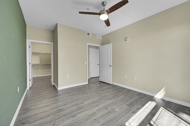 Building Photo - $1,595.00 - HALF OFF First Months' Rent -  2 Bedrooms, 1 Bathroom, Condo in Longmont with Washer ...