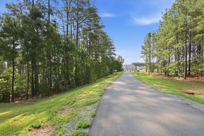 Building Photo - 219 Deercroft Dr