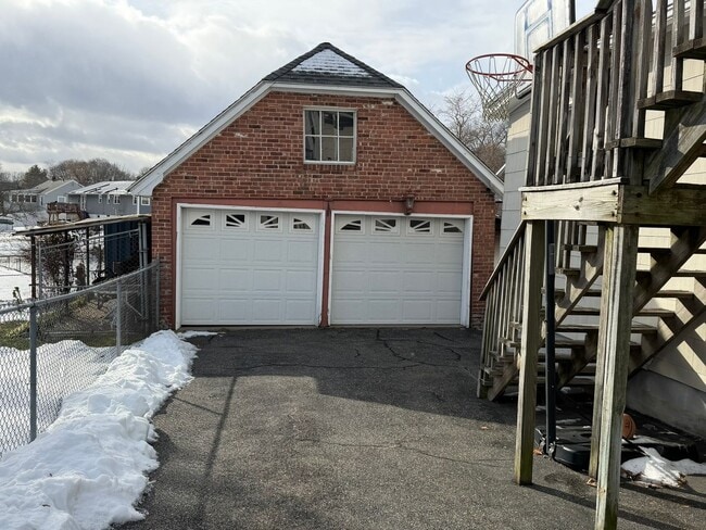 Building Photo - 365 West Ave