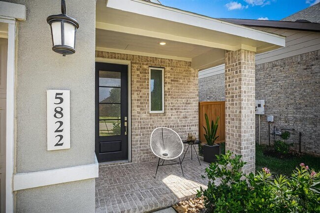 Building Photo - 5822 Majestic Sky Dr