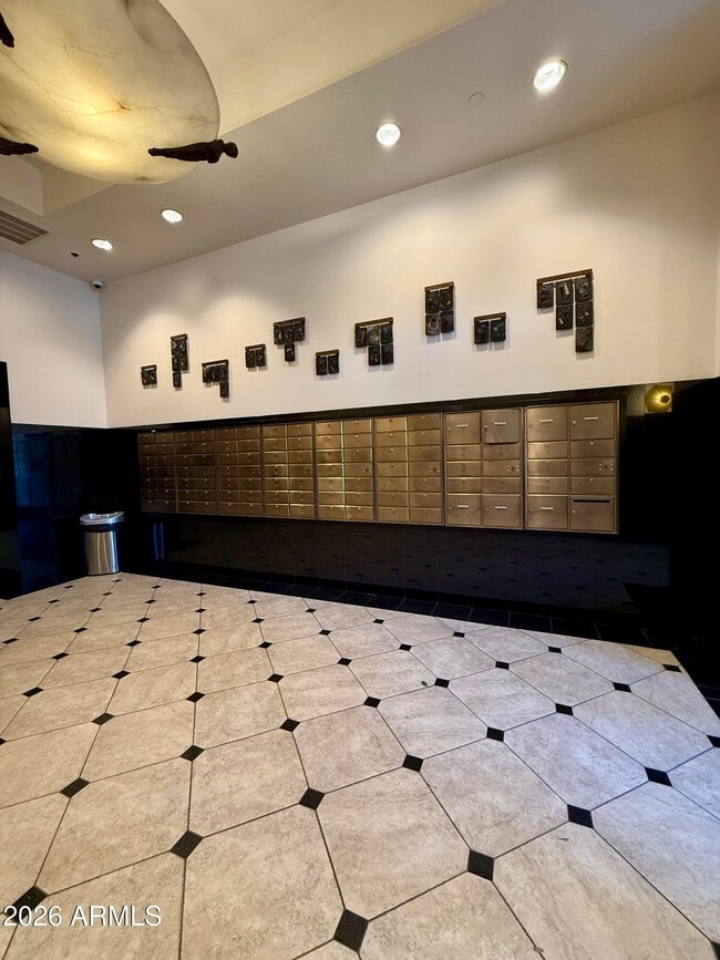 Building Photo - 21 E 6th St