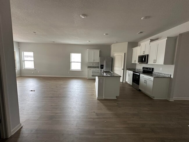 Building Photo - 90 Creek Fall Dr