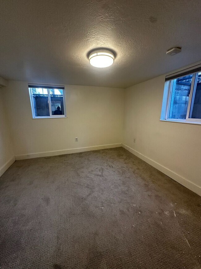 Building Photo - Beautiful 4 Bedroom Home in Millcreek Available Now!