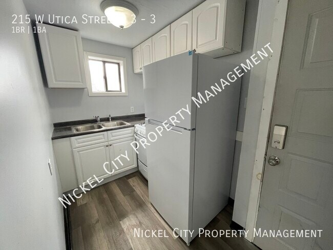 Building Photo - 215 W Utica St