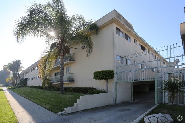 Building Photo - Ursula Apartments