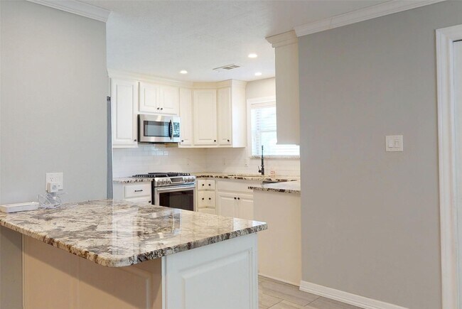 Building Photo - 5850 Braesheather Dr